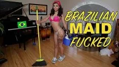 Reproducir Spangbros - joven, criada brasilera apretada gina powerina chupa y folla