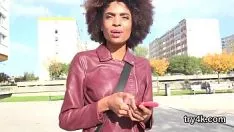 Jouer Hot truelove gaspille le phallus en pov et se fait baiser une délicieuse chatte