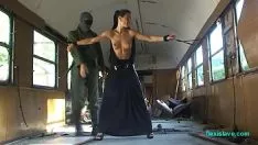 Redare Bdsm simulează statuia nud alex zothiceberg, uns, prizonier și aruncat în urmă