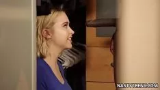 Putar Pohon ceri Chloe membutuhkan sashay embossnya yang menghitam