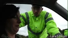 Abspielen Big Booty Milf in bürgerlicher Ausrüstung versohlt