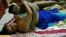 Afspelen Hete milf tante seks met tamil jongen maar zijn fallus is niet vers genoeg voor seks