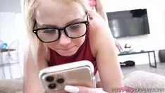 Afspelen Blonde lopende zus is wereldmoe en geïrriteerd, maar laat hem klaarkomen - confederatie lynn -