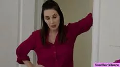 再生 トレッドママは彼女の曲がりくねったトレッド思春期の子猫を理解します