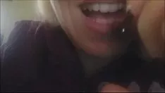 Oynat Senin begrime tuvalet zayıflığından bahsedelim ve nasıl işediğimi görelim!