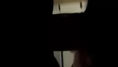 Jouer Tempête tempête tempête a pénétré dans la boîte de dames et elle a supplié mon sperme