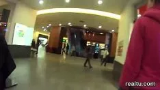 Afspelen Spannende Tsjechoslowaakse nymfomane is gemaakt in het winkelcentrum en reed in pov