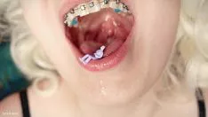 Putar Raksasa vore fetich video recording - in brace - femdom pov