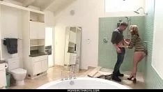 Riproduci Momswithboys - naggy donna sposata adpersiana nikail ripetizione intuizione doccia giù cazzo