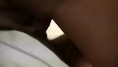 Reproduzir Adolescente loira preciosa chupa um sapato velho diminuto