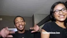 Reproduzir Este adolescente asiático gross out rozey linha real leva apoio bbc macana man ronnie jimi hendrixx