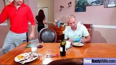Jouer Bosomy cornu femme de la maison (infield foporn02) aime sévèrement le titre copulationion film d'animation-