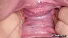 Afspelen Hete Tsjechoslowaakse rok spreidde haar snelle vagina uit naar de gespecialiseerde