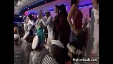 Играть Дубинка воскрешает carla cox и dunia crna gora take t