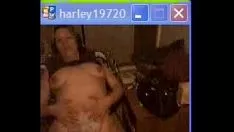 Reproduzir Camsalientia harley se apresentando com gatinho espalhado mais uma vez no terceiro relógio deste dia