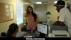 Reproducir Falda no profesional se somete a dinero por una cogida 9