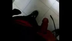 Oynat umumi tuvaletler sürecinde Jaset downomela