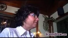 Afspelen Oma Knoop heeft seks met en een van haar klanten