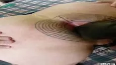 Riproduci Ano tatuato con fisting chiuso