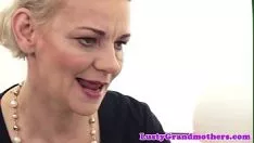 Oynat Pürüzsüz saçlıkitty-cat gilf fanny'den dürttü