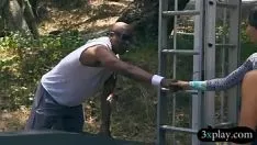 Redare Doi pictori au mers în flagelare în tren naturist