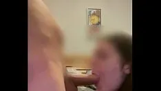 Играть Сосет мой член, пока я не кончу ей в рот и не проглотю свою порцию спермы