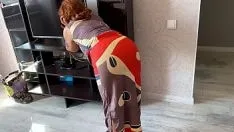 Reproducir El vestido no impide que una señora madura tenga sexo anal