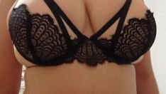 Oynat Kimse izlemiyorken cowgirl kamerada doğal büyük göğüslerini gösteriyor - ahlaksızminx
