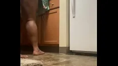Reproducir No me dejaba freír el pollo sin coger verga