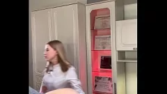 再生 ブロンドの女神がワックスを塗ります：熱くて熱いセックスの準備ができています