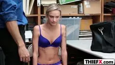 Riproduci Metti dietro le sbarre o il fallo per una ragazza sexy