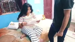 Redare Profesoara ispititoare Xxx Soniya și studentul dornic Rahul în stil de câine murdar