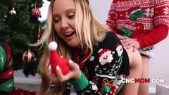 Afspelen Freeeuse Family's Taboo Christmas Celebration met Paisley Porter en Vanessa Cage