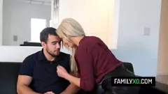 Afspelen Rondborstige blonde Nina Elle wordt hardcore met Step Son in Family Taboo Porno