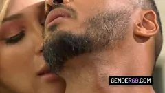 تشغيل أشقر شيمالي عشيقة أنجلينا تتطلب شرجا شديدة بين الأعراق