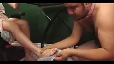 Reproducir Lava los pies de mi niña.