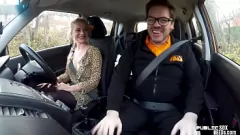 Odtwórz Busty Driving Student otrzymuje pieprzony samochód