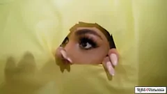 Oynat Dövmeli Shemales Jade Venus ve Ariel Demure Buharlı bir eyersiz üçlü