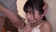 再生 大きな男根が私を感情的にゆっくりと押し込み、私は段階的に感じ始め、最後には、目で動かしていたキツマンのミッシー2